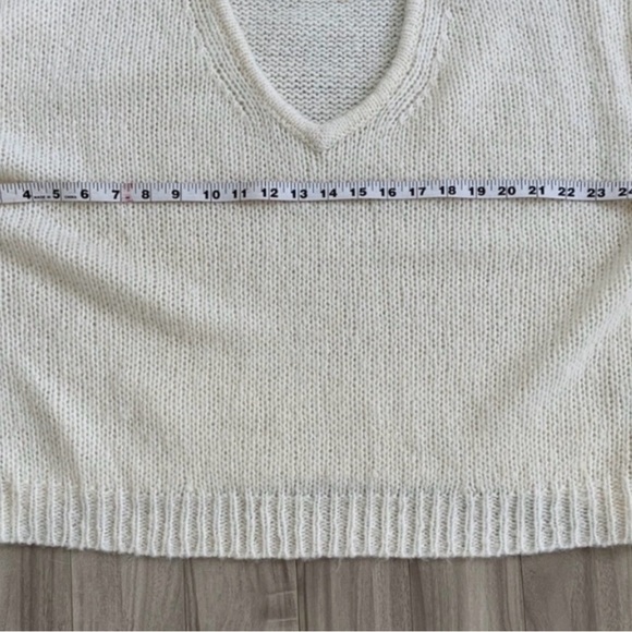 Madewell Cream V-Neck Sweater - Picture 5 of 6
